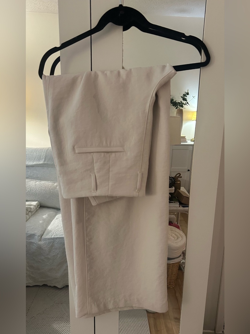 Dynamite Pleated Wide-Leg Dress Pants Cream - Size 8
